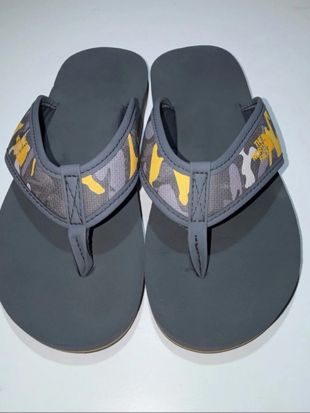 The North Face / KidsSize 4/Flip Flop Sandals Camo Logo